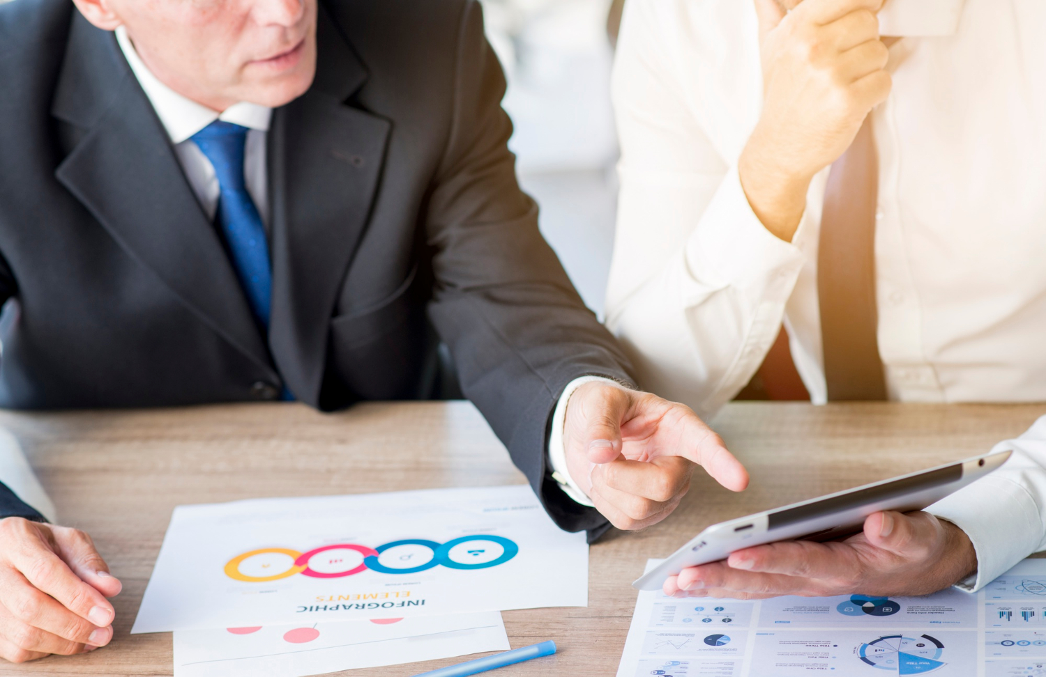 "À Langon, bénéficiez d’un accompagnement complet pour vos financements et démarches administratives. Nous vous aidons à naviguer dans les options de financement et à simplifier les formalités, pour soutenir la croissance et la réussite de votre entreprise."