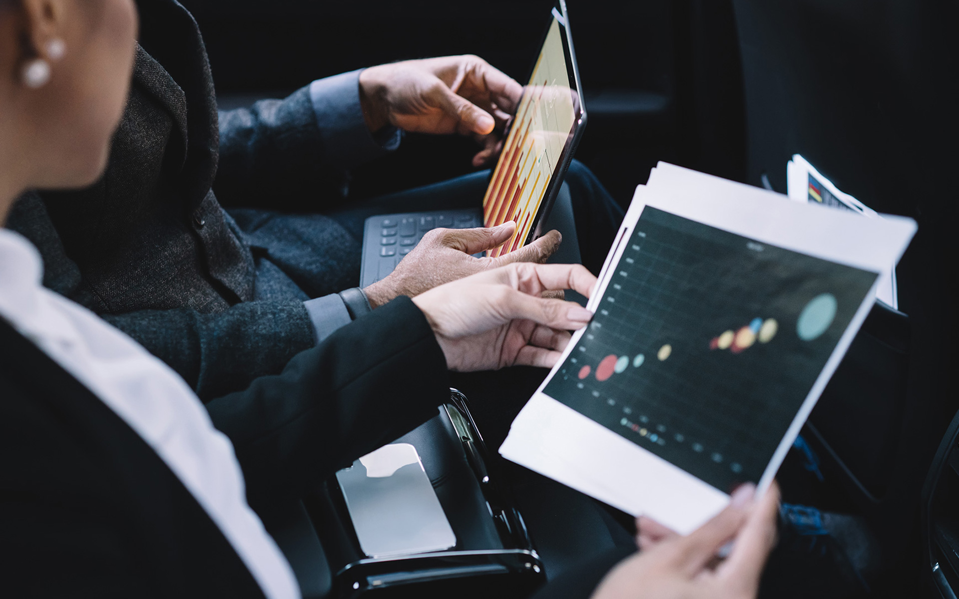"À Bordeaux, bénéficiez d'outils collaboratifs innovants pour une transparence totale dans la gestion de votre entreprise. Suivez vos données en temps réel et communiquez facilement avec votre expert-comptable pour une collaboration fluide et efficace."
