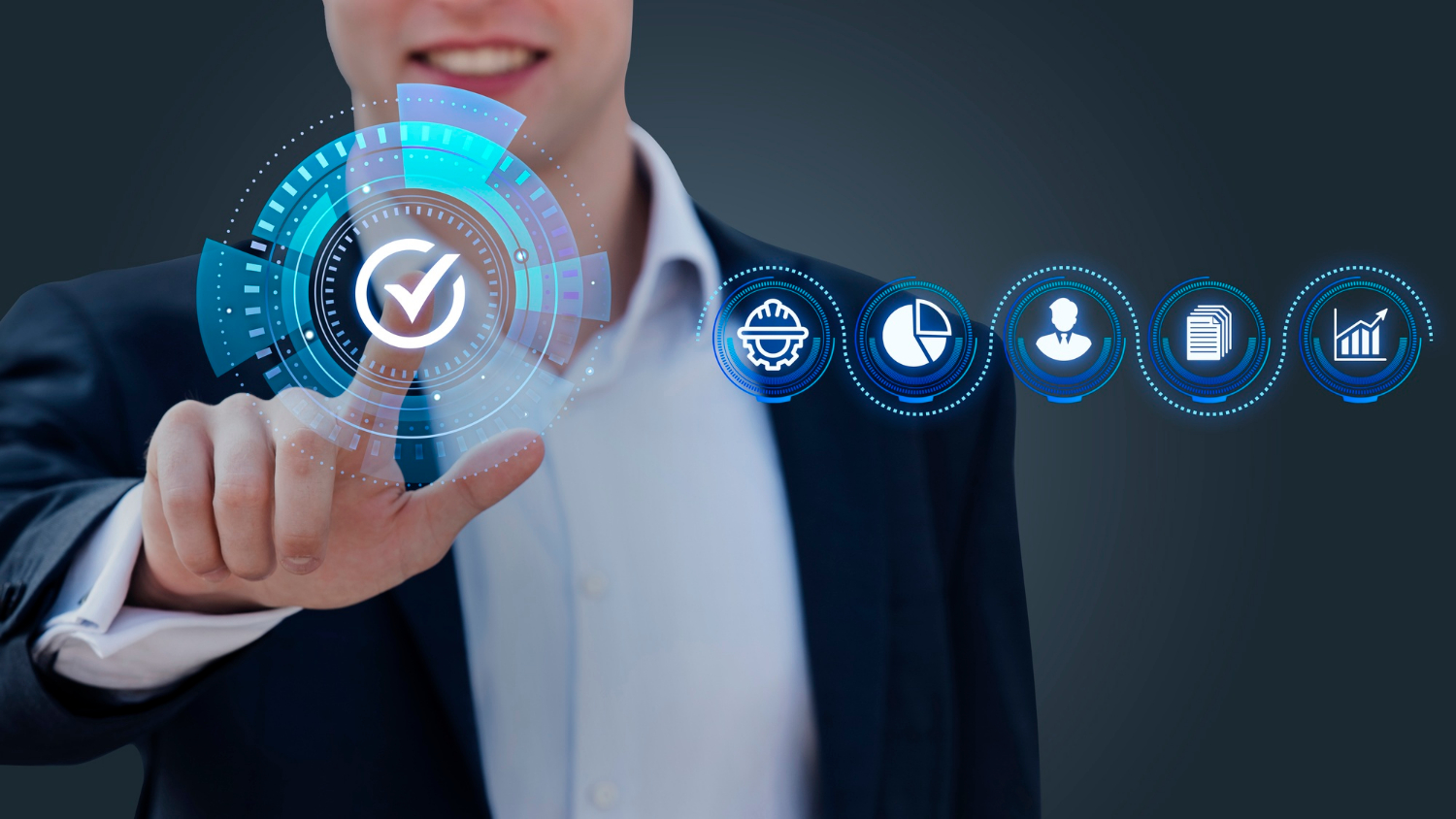 Le cloud computing permet un accès immédiat aux données et applications depuis n'importe où, facilitant la collaboration et la productivité. En offrant des services en ligne sans besoin d'infrastructure lourde, il optimise les coûts et garantit une mise à jour constante des outils.