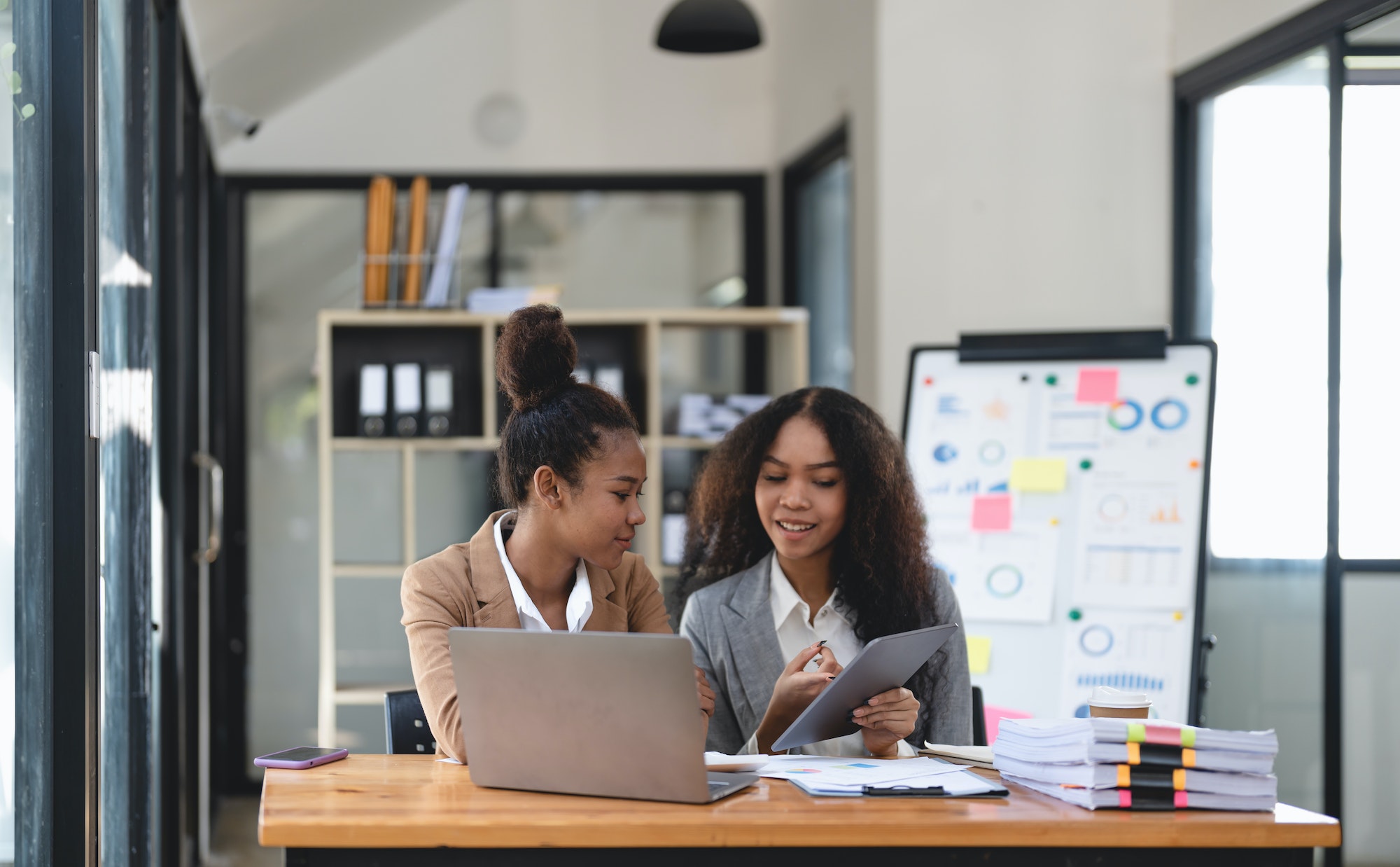 Collaborer avec un cabinet comptable à Brest se fait en plusieurs étapes clés : prise de contact, analyse des besoins, mise en place des services adaptés, et suivi personnalisé. Ce processus assure un accompagnement sur mesure pour optimiser la gestion comptable et fiscale de votre entreprise.