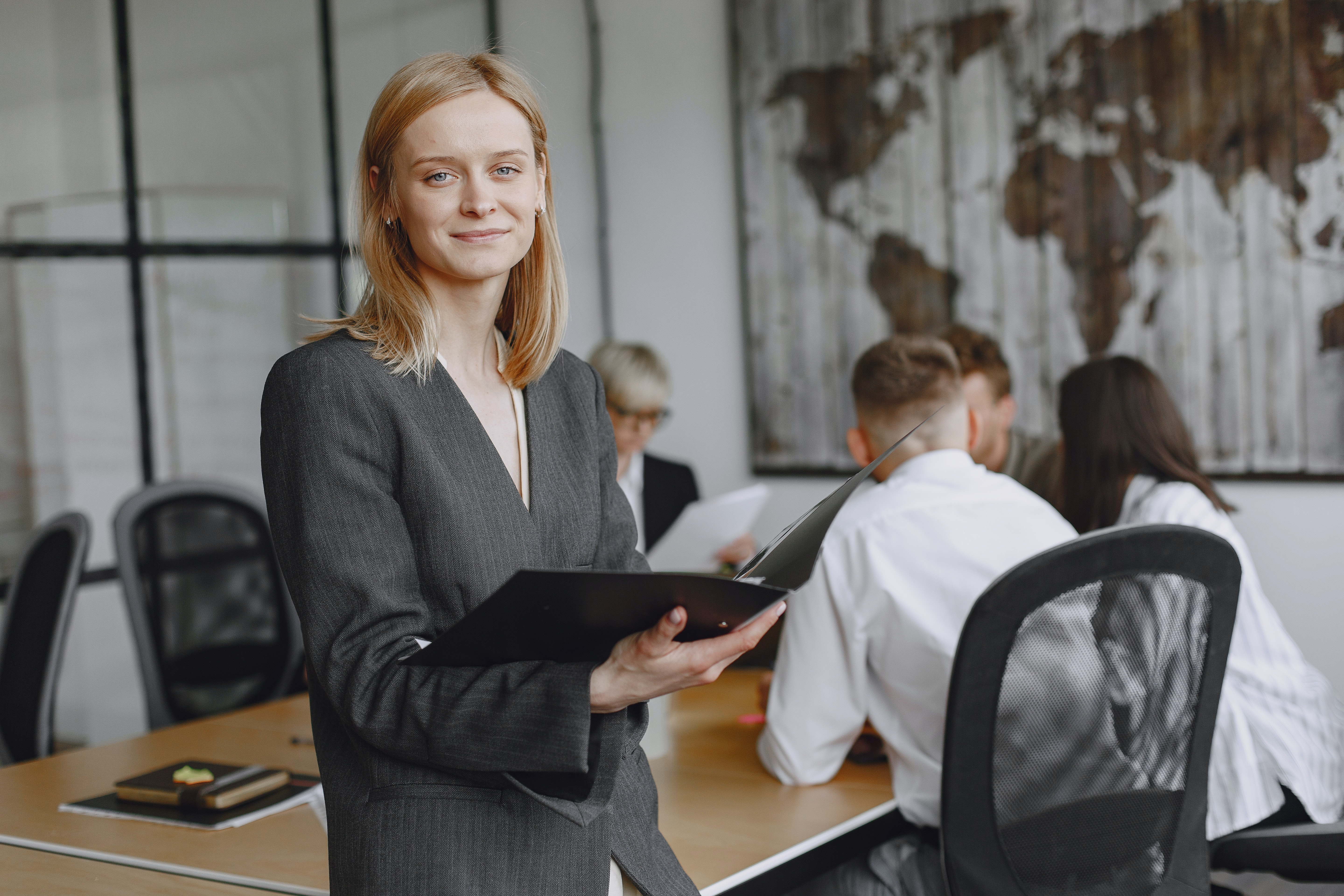 Un accompagnement personnalisé est essentiel pour votre entreprise à Ussel, car il permet de répondre aux besoins spécifiques de votre activité avec des solutions sur mesure. Ce soutien favorise une gestion efficace, une prise de décision éclairée, et un développement aligné.