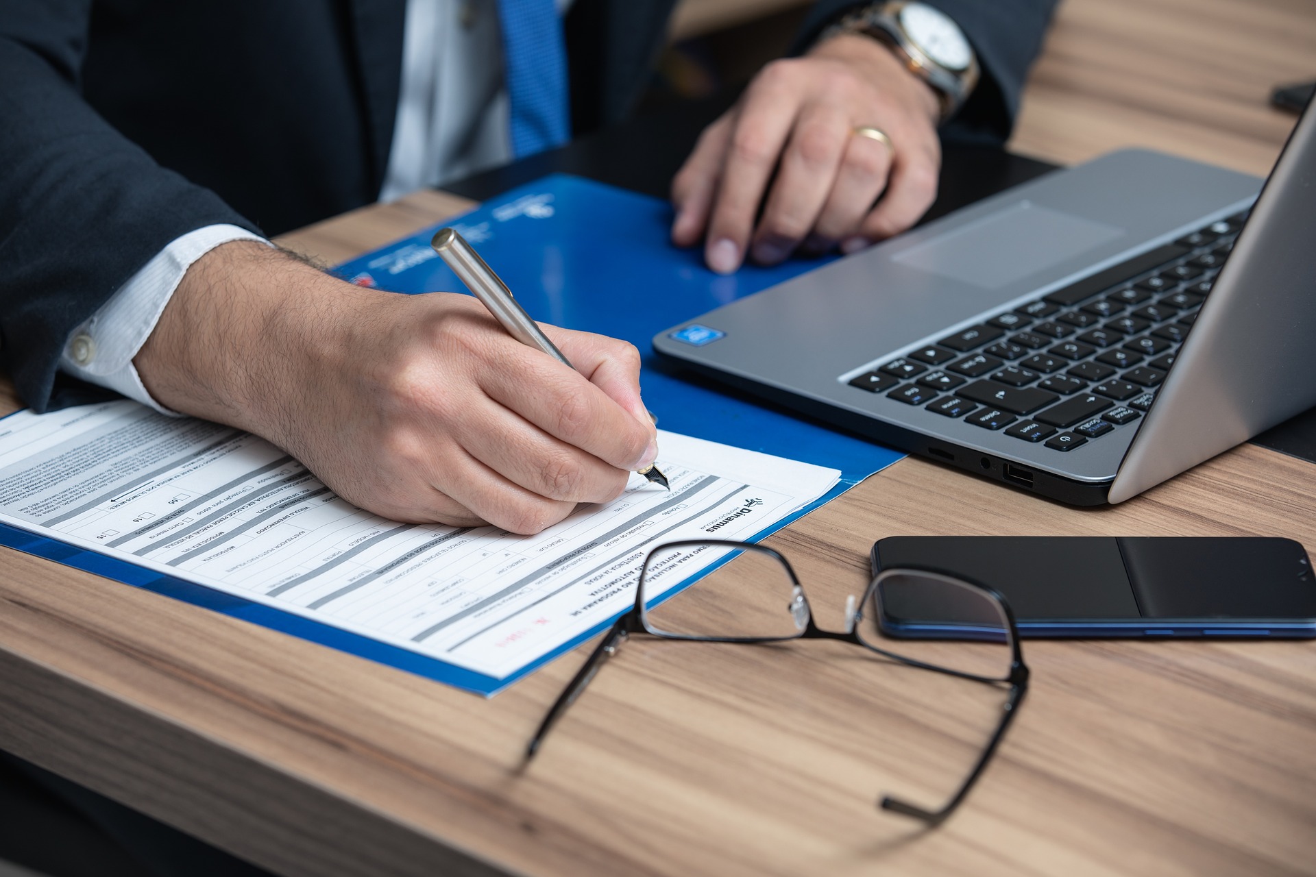  À Charleville-Mézières, nos rappels automatiques vous permettent de respecter vos obligations légales en toute sérénité. Ce service préventif évite les oublis, réduit les risques de pénalités et simplifie la gestion administrative.
