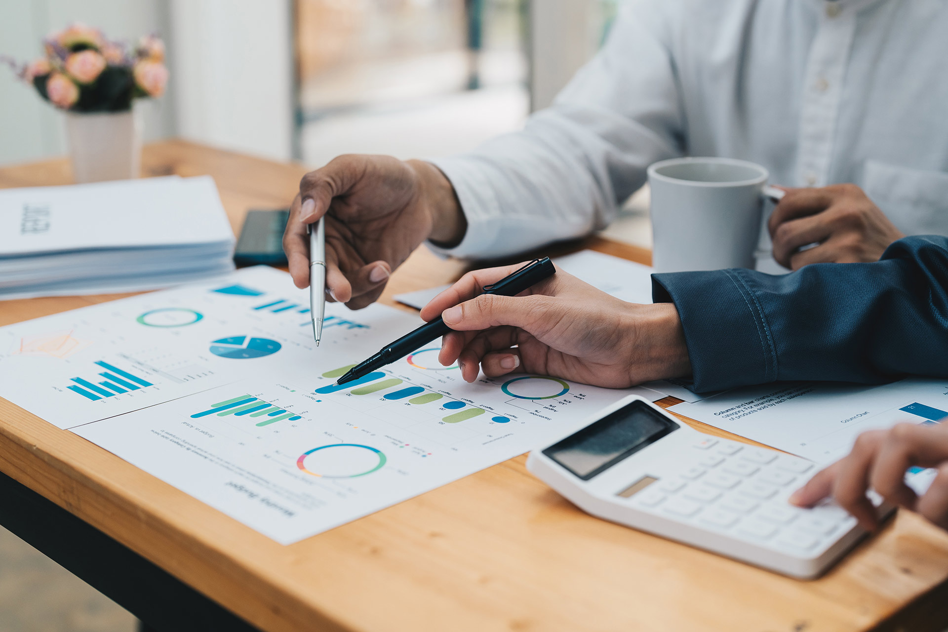À Nice, nous proposons un suivi régulier accompagné de conseils personnalisés pour soutenir les entreprises dans leur croissance. Cette approche proactive permet d’anticiper les besoins, d’optimiser la gestion et de favoriser une prise de décision éclairée.