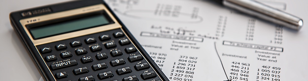 La tenue et la révision de la comptabilité à Ruffec assurent une gestion fiable et à jour des comptes, en respectant les normes en vigueur. Ce service permet aux entreprises de maintenir une comptabilité précise, tout en bénéficiant d'une analyse approfondie pour optimiser leur performance.
