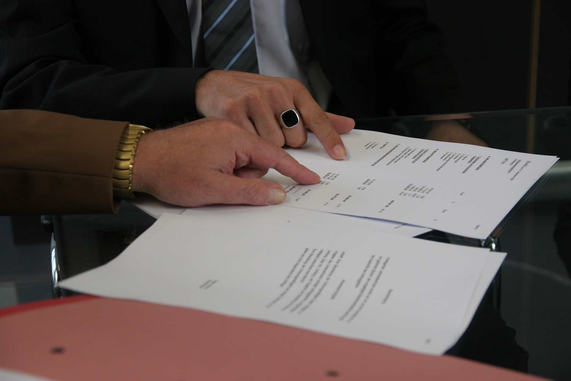 À Lavelanet, nous assurons la transmission des déclarations sociales aux organismes compétents avec rigueur et conformité. Ce service simplifie vos obligations administratives tout en garantissant le respect des échéances légales.