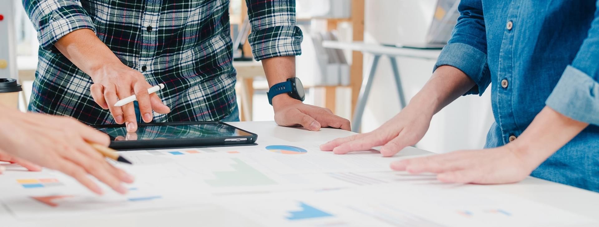 "Profitez d’un accompagnement personnalisé et humain à Toulouse, où chaque projet est traité avec attention et expertise. Nous plaçons vos besoins au cœur de nos services, pour vous offrir des solutions sur-mesure et un suivi de proximité qui font la différence."